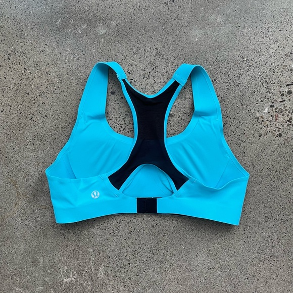 Gorgeous Lululemon Turquoise Sports Bra - Picture 2 of 3